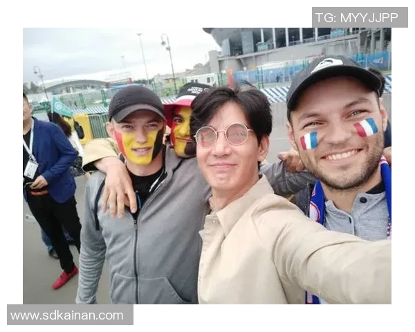 从篮球场到绿茵场的传奇之路：小时候的足球明星与篮球的缘分